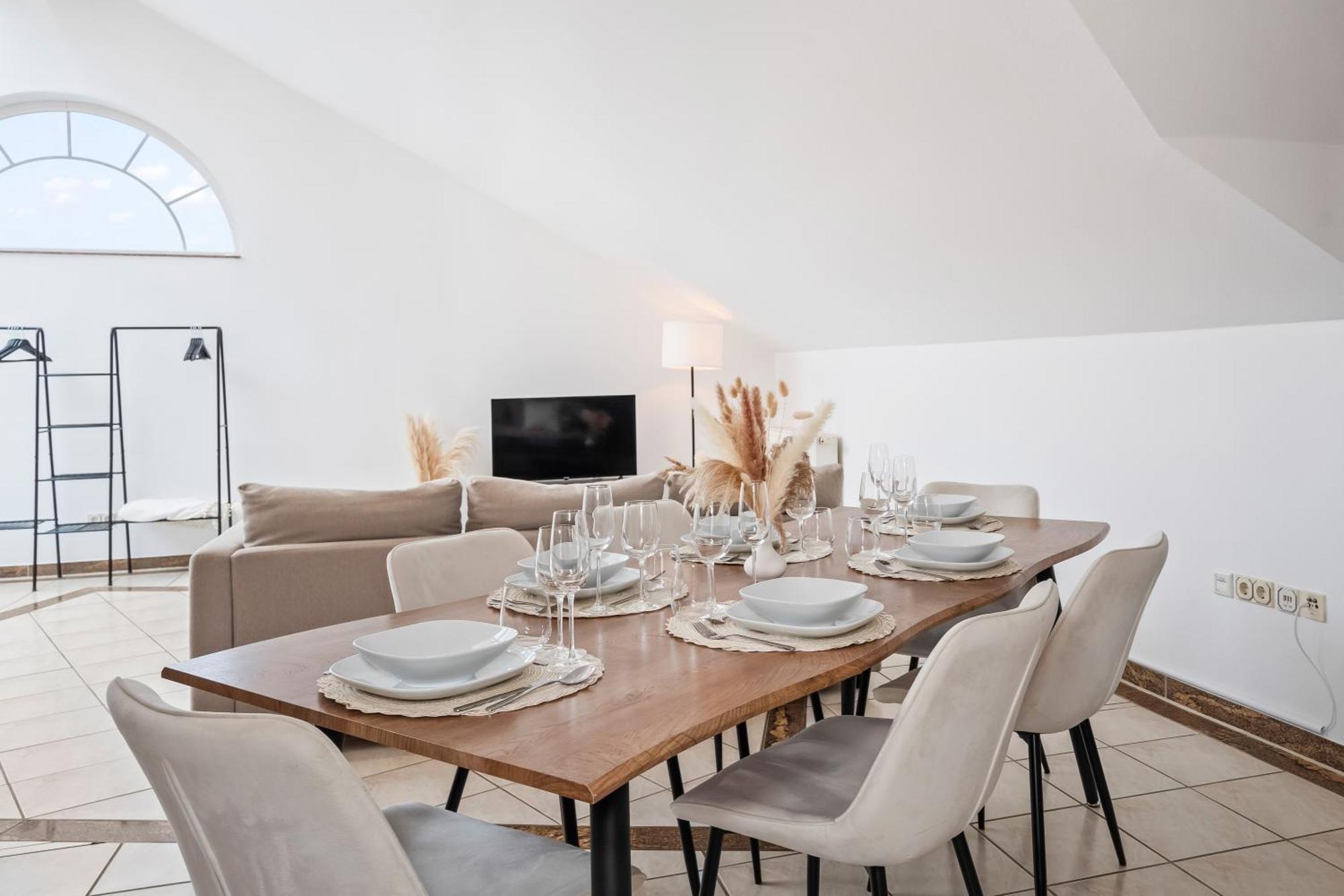 Stadtoase Mit Flair - Whirlpool, Balkon, 2xparkplaetze, Highspeed Wlan